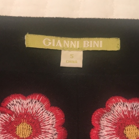 Gianni Bini Black Floral Vegan Faux Suede Embroidered Skirt Size Small - Picture 5 of 12